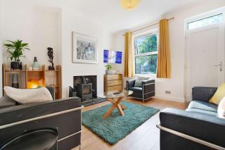 Chic 3BR Rotherham Parking WIFI By stay with us - 0