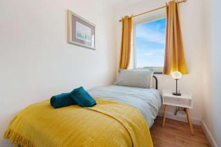 Chic 3BR Rotherham Parking WIFI By stay with us - 9