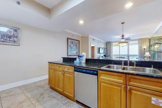 Gulf Front 4BR w Balcony Pool Hot Tub & W&D - 2