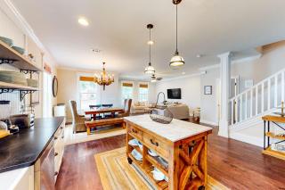 Snowbird-friendly home in gated community with hot tub pool balcony & grill - 1