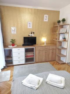 Near BUS Station Apartment with the Self-Check-In - 5