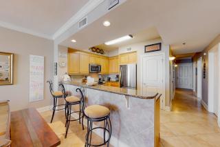 Gulf Front Condo Fun Amenities Nearby Shopping & Dining - 4
