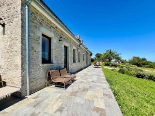 Soleil Levant Exceptional Villa with Pool - 1