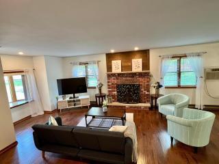 Cheerful 3 bedroom chalet with fireplace - 9