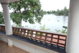VJ Riverfront Villa - 3