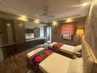 Hotel Majestic Grand - 9