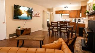 Cozy Vintage Feel 3BR Suite in Quiet Neighbourhood - 9