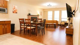 Cozy Vintage Feel 3BR Suite in Quiet Neighbourhood - 8