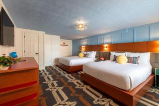 Driftaway Hotel and Pool - 9
