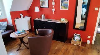 Ty Maen - Étage avec chambre, coin salon, toilettes et salle de bain - 8