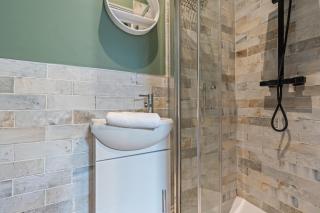 Snug House - 5 Bed 5 bath Contractor & Corporate Accommodation, Free Parking - 7