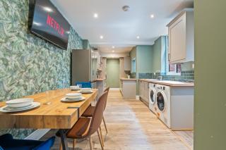 Snug House - 5 Bed 5 bath Contractor & Corporate Accommodation, Free Parking - 4