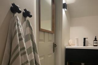 Studio Sleeps 2 with Parking and Garden - 6