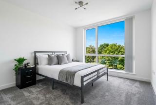 Modern City Centre Apartment - Free Parking Sleeps 7 - 5