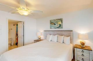Great beachfront condo pool & tennis courts - quick drive to dining - 3