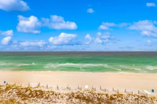 Cozy beachfront condo with beach setup - near shopping - 9