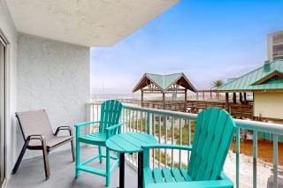 Updated Coastal Condo w Steps To The Gulf Close To Entertainment - 8