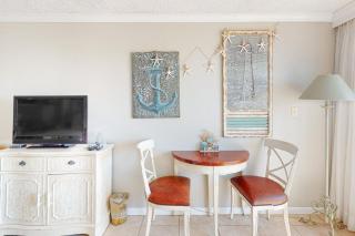 Attractive & Convenient Oceanfront Studio w Shared Pool Gym Free WiFi AC & Balcony - 5