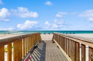 Fourth floor oceanfront studio w ocean views pool access central AC and WiFi - 7