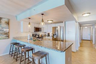Playing Hooky Islander E 7012 - Elegant oceanfront condo with pool & gym access - 7