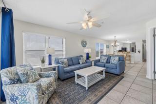 Dreamy island escape with beach access pool & complimentary seasonal beach service - 2