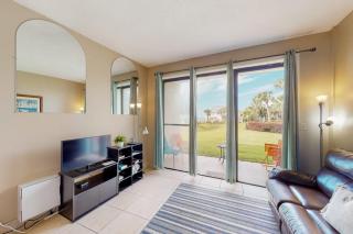 Serene studio with garden-level patio central AC waterfront pool & marina - 6