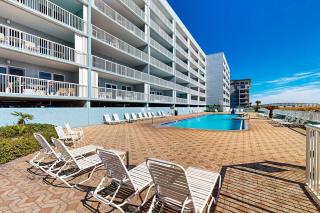 Second floor bright oceanfront condo w ocean view pool access - 9