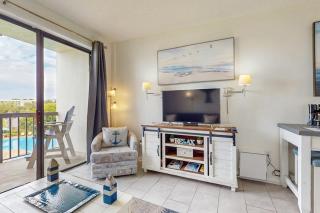 Cozy waterfront studio condo with pool dock & beach access - 8