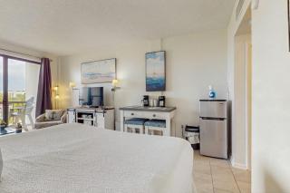 Cozy waterfront studio condo with pool dock & beach access - 6