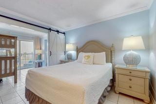 Second floor bright oceanfront condo w ocean view pool access - 1