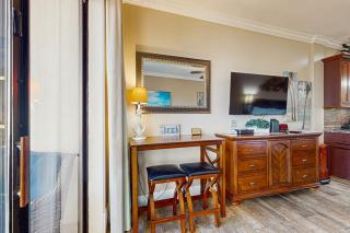 Comfy studio suite with pool & picnic area - snowbird-friendly - 2