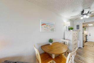 Fourth floor cozy oceanfront condo w pool access ocean view - 4