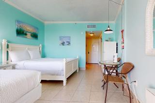 Second-floor sound-front studio with pool & washer&dryer - 1