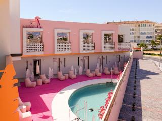 On Pink Motel - 3