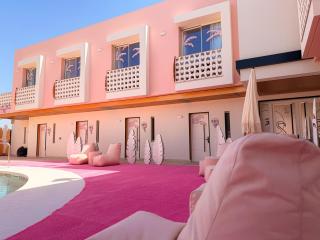 On Pink Motel - 5