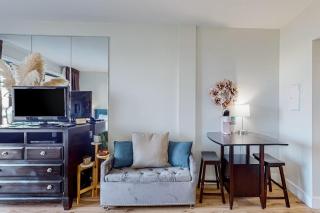 Bayfront studio with pools and dock - Snowbird-friendly - 3