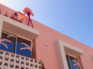On Pink Motel - 7