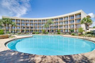 Inviting bayfront suite with water views picnic area & pool - 7