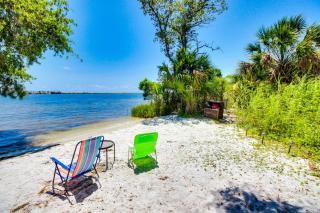 Inviting bayfront suite with water views picnic area & pool - 5