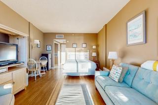 Inviting bayfront suite with water views picnic area & pool - 3