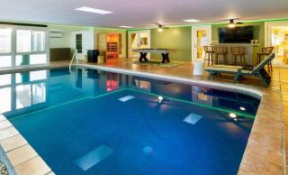 Rare Heated Indoor Pool! Sauna, Games, BBQ, IMG - 7