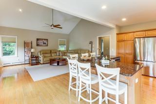White Mountains Group Getaway w/ Private Hot Tub - 4