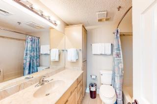 Cozy coastal efficiency with kitchenette balcony with sound views & pool - 6