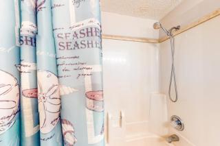 Cozy coastal efficiency with kitchenette balcony with sound views & pool - 5