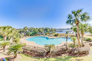 Second-floor studio with pool high-speed WiFi kitchenette & central AC - 7