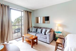 Second-floor studio with pool high-speed WiFi kitchenette & central AC - 6