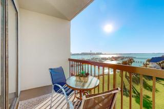 Bayfront delight with pool bay views & prime location - snowbird-friendly - 9