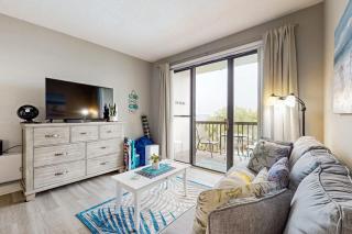 Cozy soundfront studio with shared pool & close to beach - 3