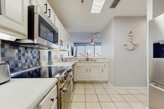 Palm Court Yacht Club 312 - Gorgeous condo with shared pool private laundry and sound views - 4