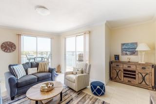 Palm Court Yacht Club 410 - Waterfront condo with balcony pool hot tub central AC & washer&dryer - 0